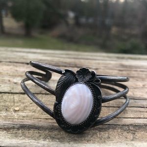 Vintage sterling silver and beige Lacey agate bracelet